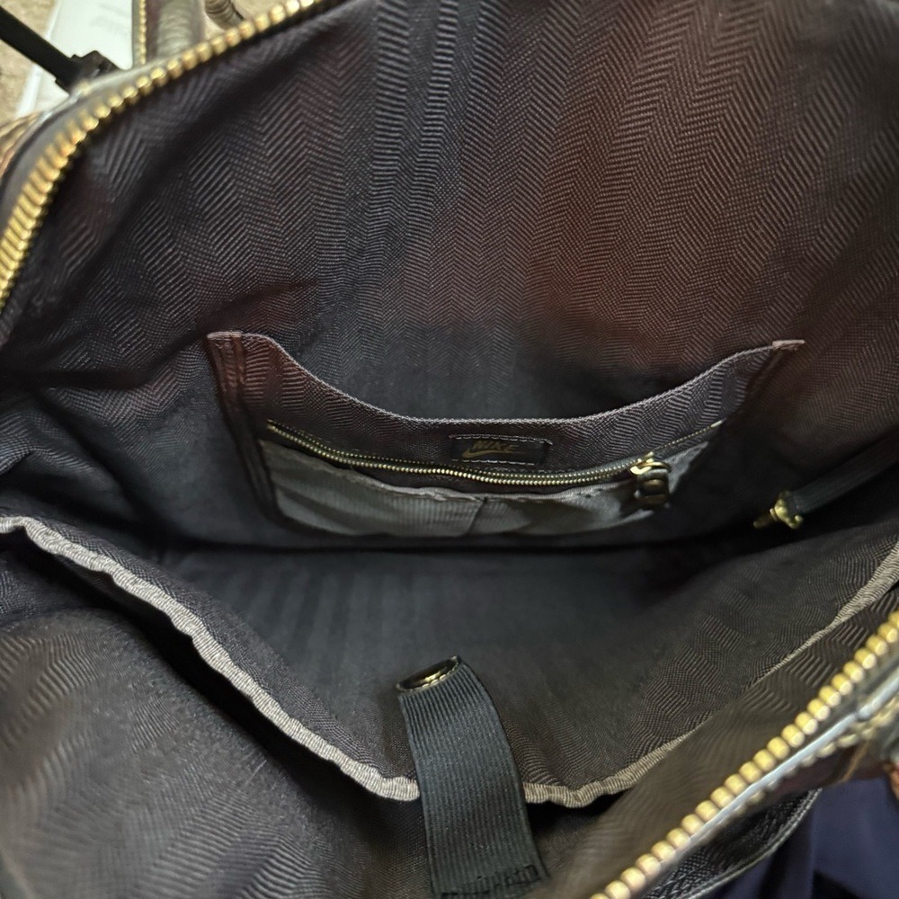 NIKE TOTE BAG Women's Vintage HERITAGE Vertical Leather BA2943 Silver Black - Picture 7 of 10